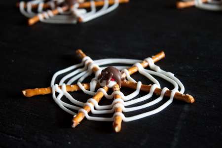 halloween-spider-web-snack