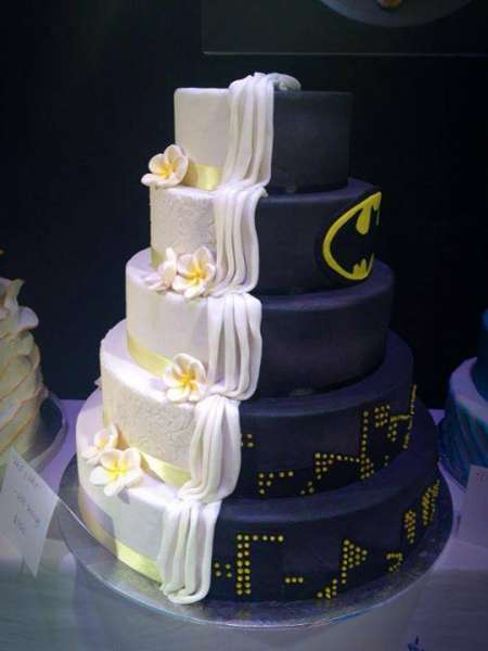 half-batman-wedding-cake