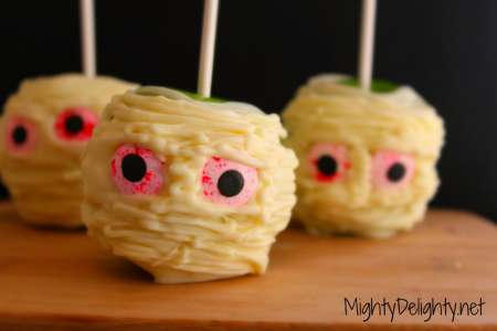 mummy-white-chocolate-candy-apples