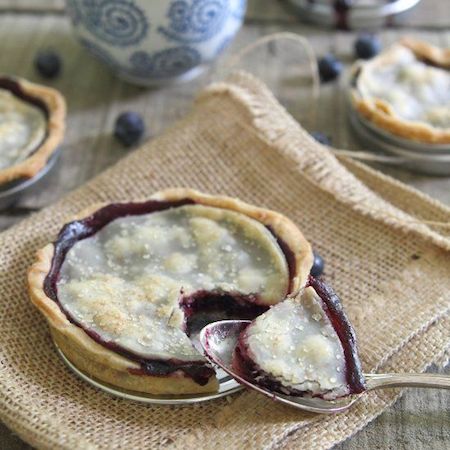 Mason jar lid blueberry pie