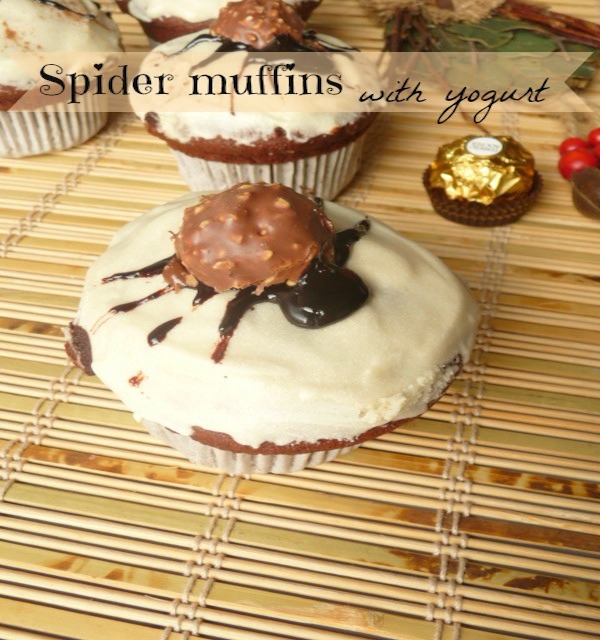 Spider-muffins-with-yogurt