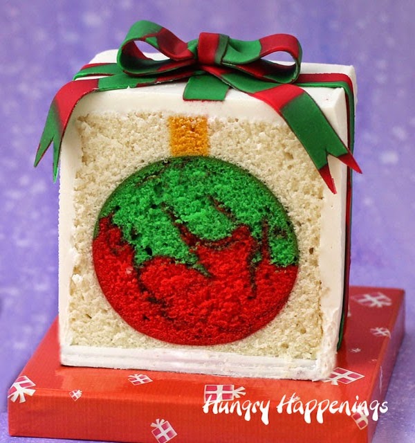 Chrismtas-present-cake-with-ornament-surprise