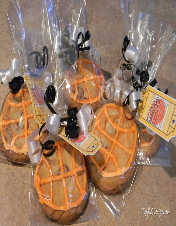 basketball-cookie-party-favors