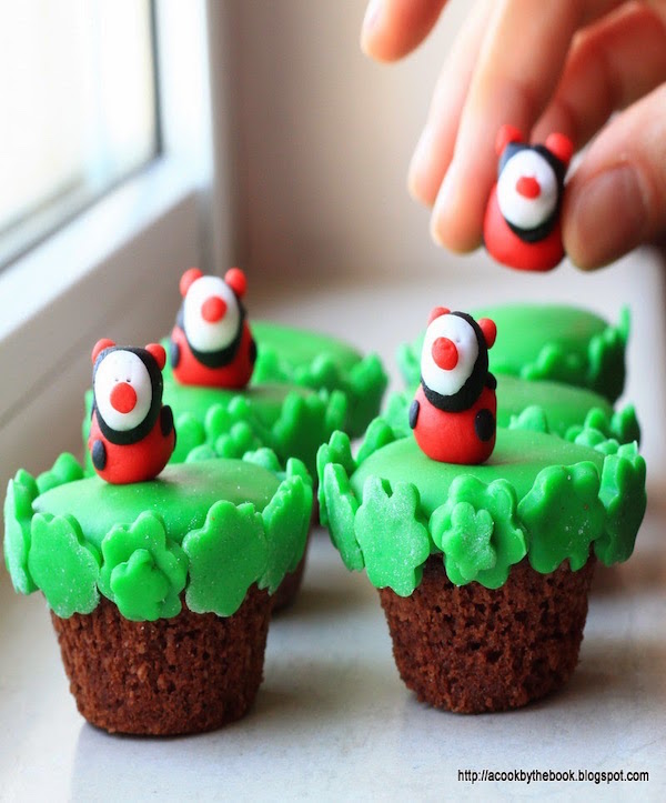 fondant ladybugs