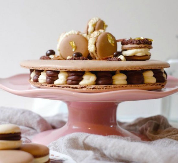 tiramisu macaron cake