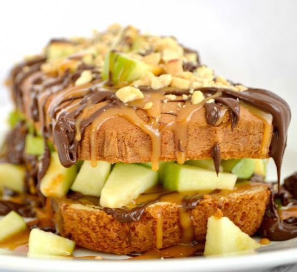 caramel apple pound cake