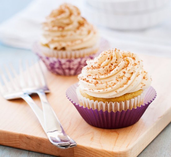 golden vanilla cupcake with swiss buttercream for two