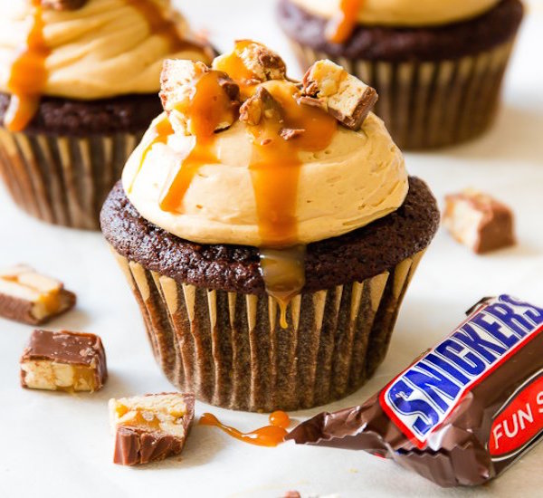 ultimate snickers cupcake