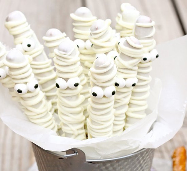 white chocolate mummy pretzels