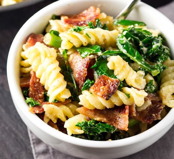 cheesy pasta with bacon and kale