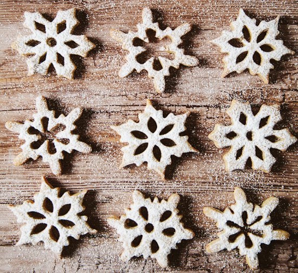 spelt cinnamon snowflake cookies