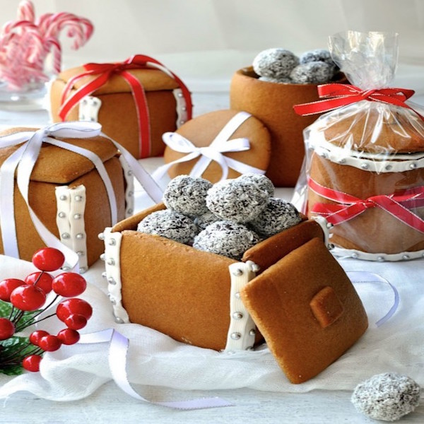 Gingerbread-Boxes-and-Mason-Jars