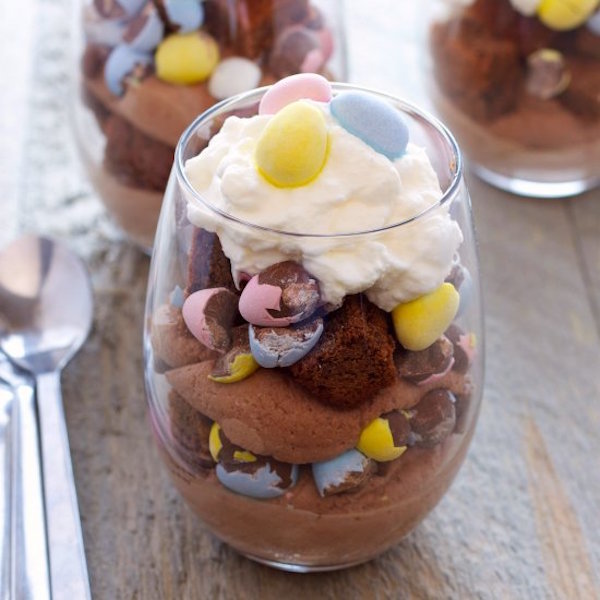 mini eggs brownie parfait