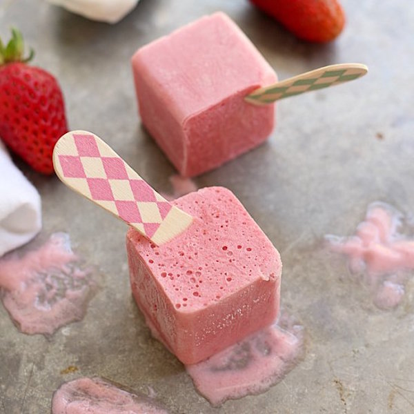 greek yogurt strawberry party popsicles