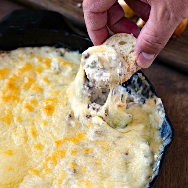 philly cheesesteak skillet dip