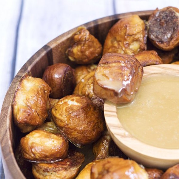 pretzel bites with honey mustard dip