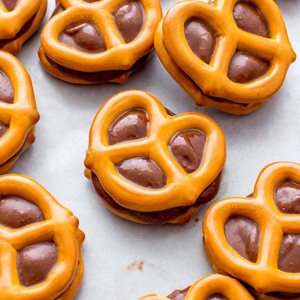 chocolate almond butter pretzel bites