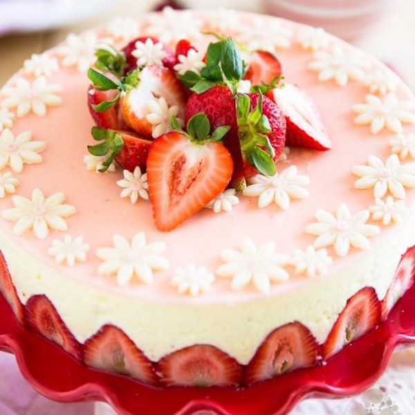 classic fraisier cake