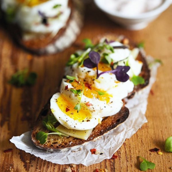 easy eggs on toast