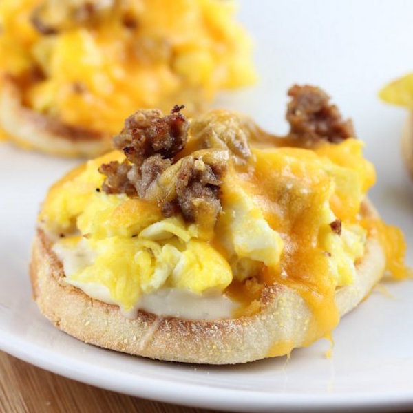 english muffin breakfast pizza