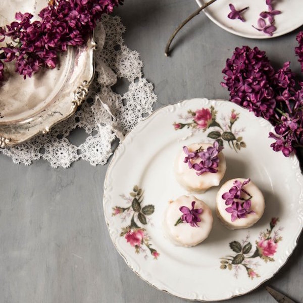 petit flours with lilacs