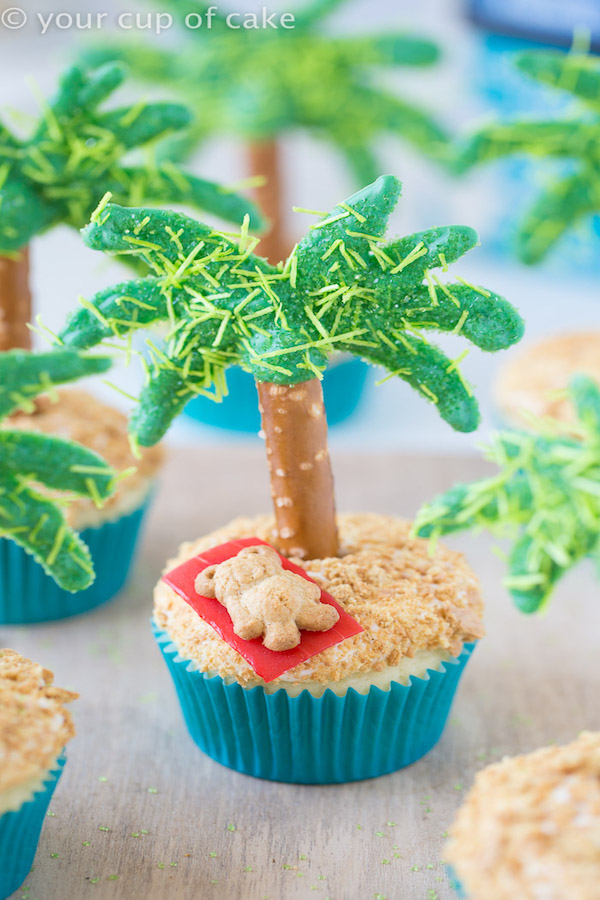 Palm-Tree-and-Teddy-Graham-Cupcakes