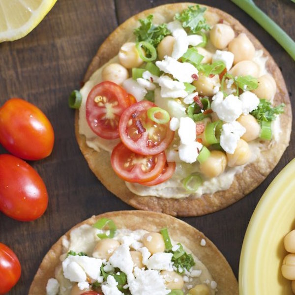 mediterranean hummus tostados