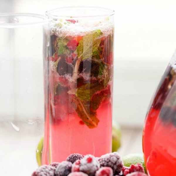 mixed berry mojitos