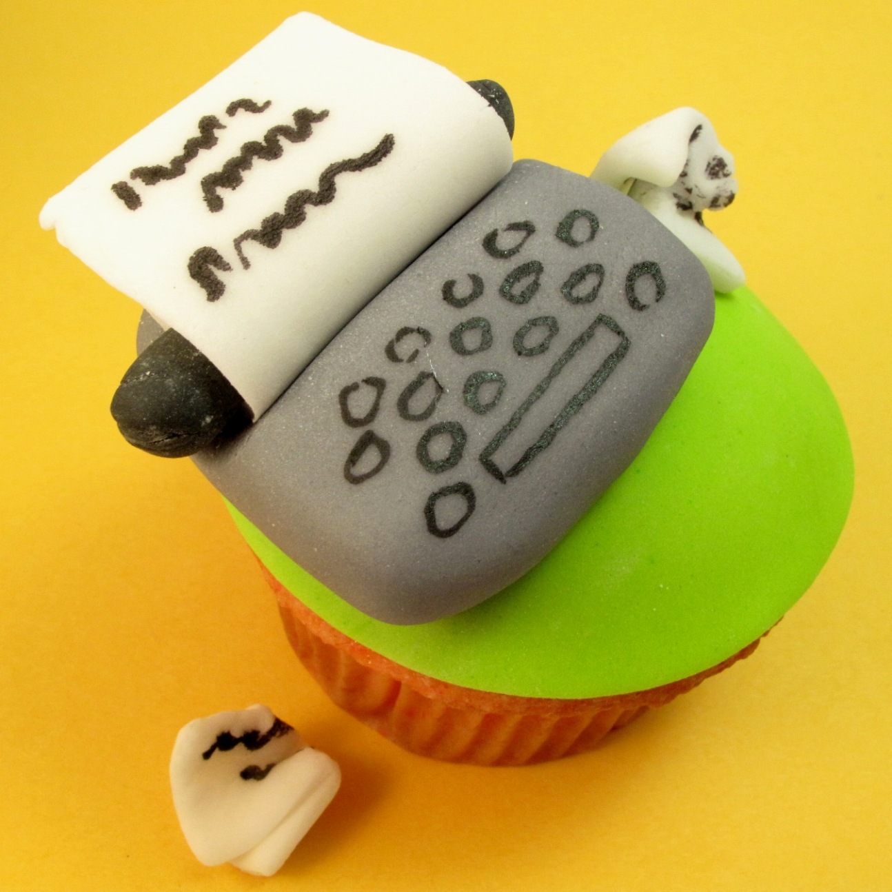 "typewriter cupcake"