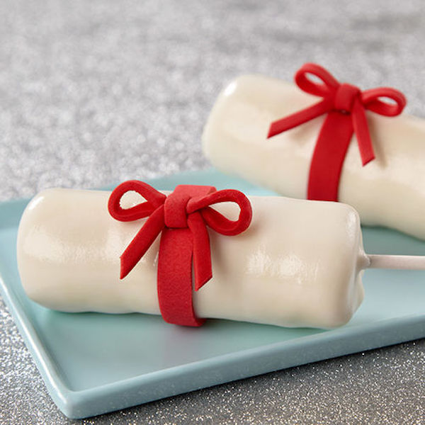 Candy-Dipped-Marshmallow-Diploma-Pops